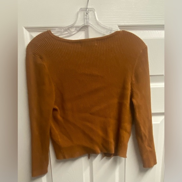 NWOT House of Harlow Ribbed Cropped Sweater Size Medium - Picture 5 of 5